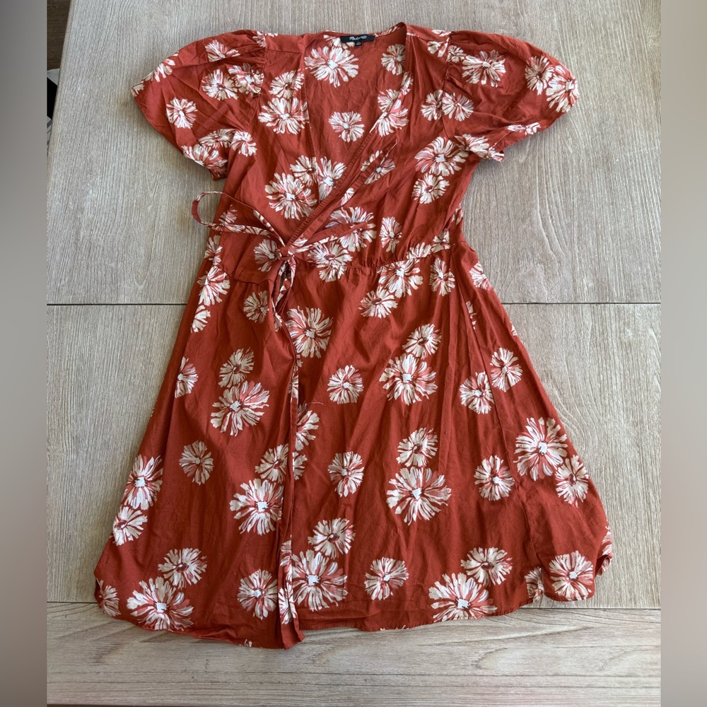 Floral mini Dress in Red and White